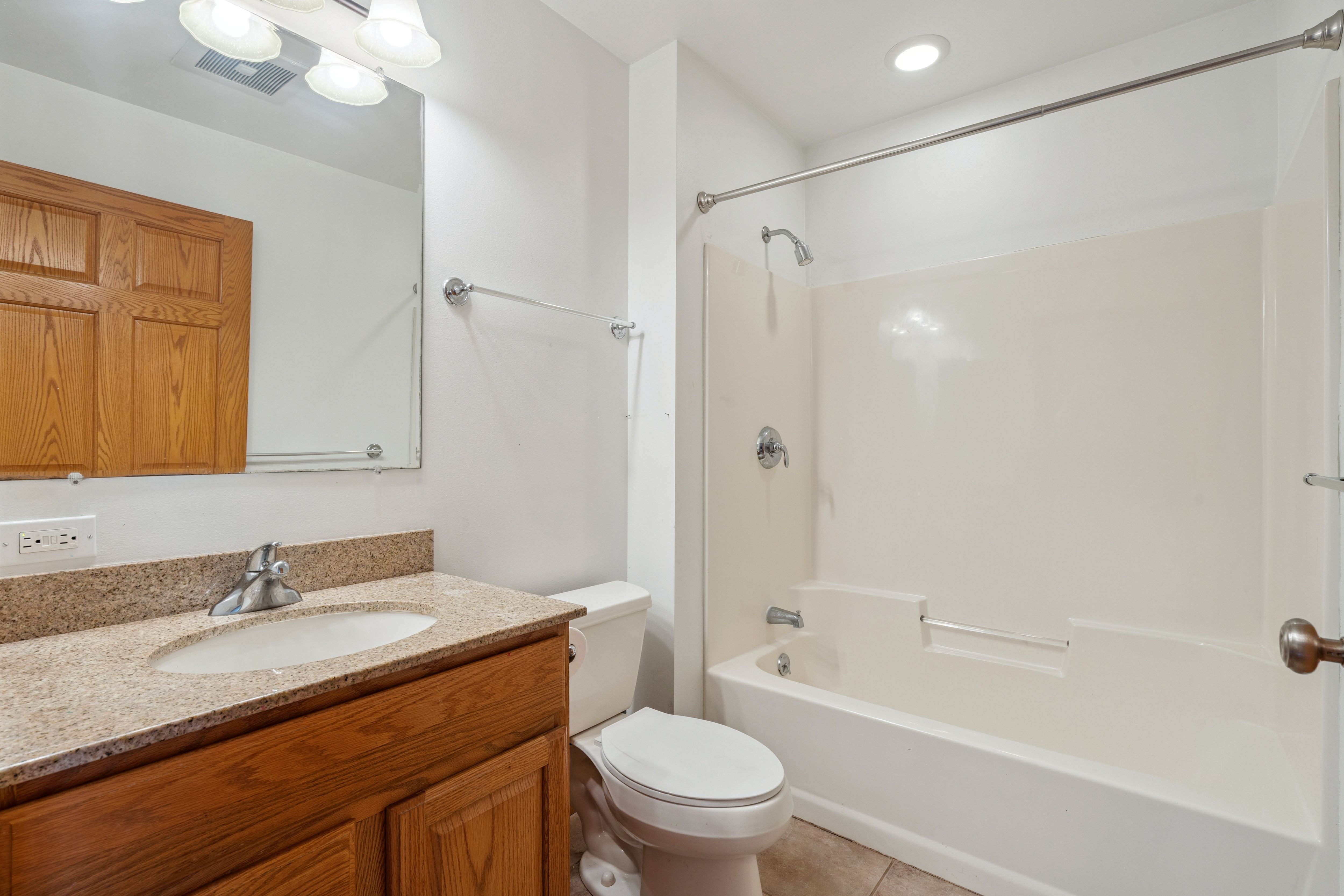 Listing Photo: 19-152 780 Country Club Ct